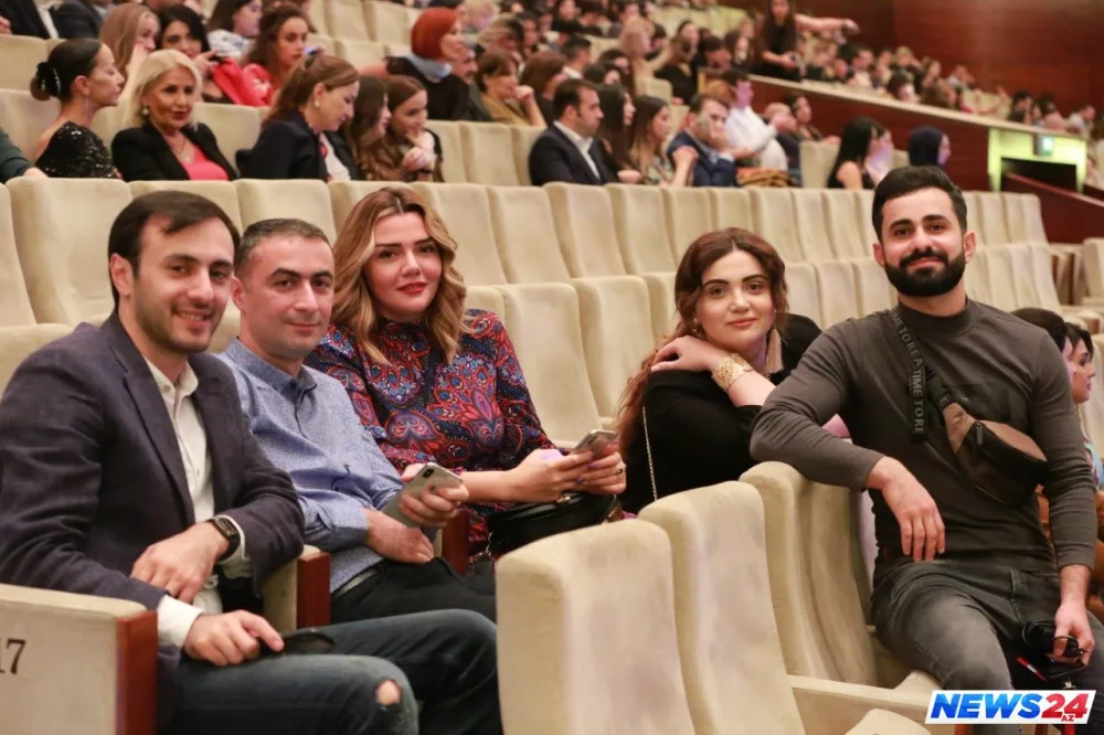 Ebru Gündeşin Bakı konsertindən - FOTOLAR