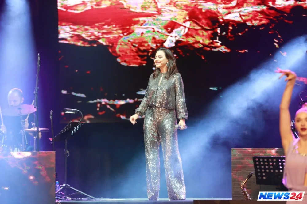 Ebru Gündeşin Bakı konsertindən - FOTOLAR