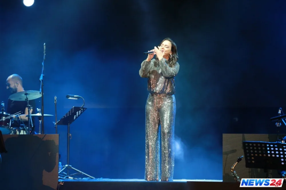 Ebru Gündeşin Bakı konsertindən - FOTOLAR