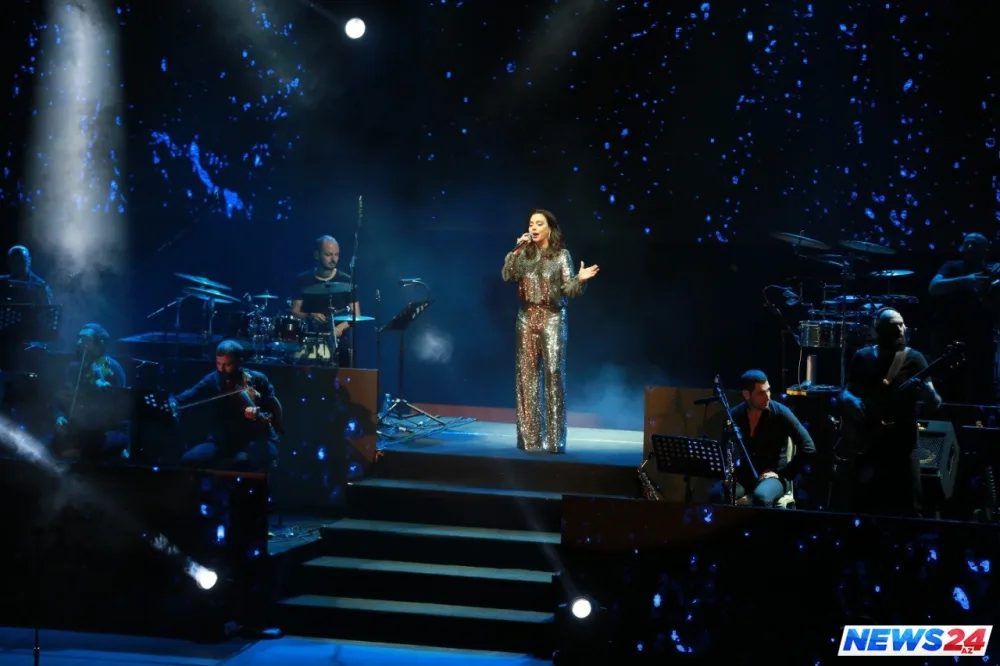 Ebru Gündeşin Bakı konsertindən - FOTOLAR