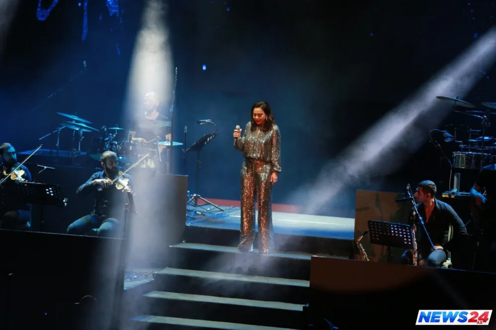 Ebru Gündeşin Bakı konsertindən - FOTOLAR