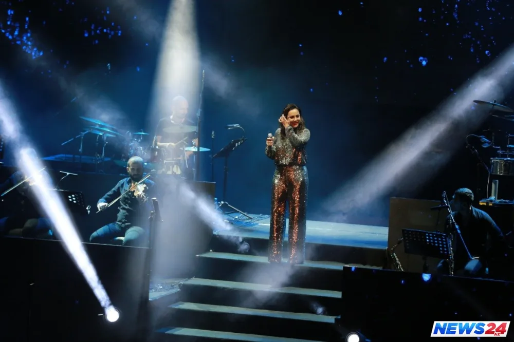 Ebru Gündeşin Bakı konsertindən - FOTOLAR