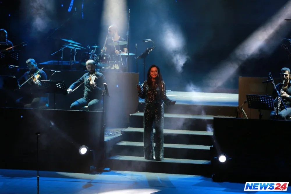 Ebru Gündeşin Bakı konsertindən - FOTOLAR