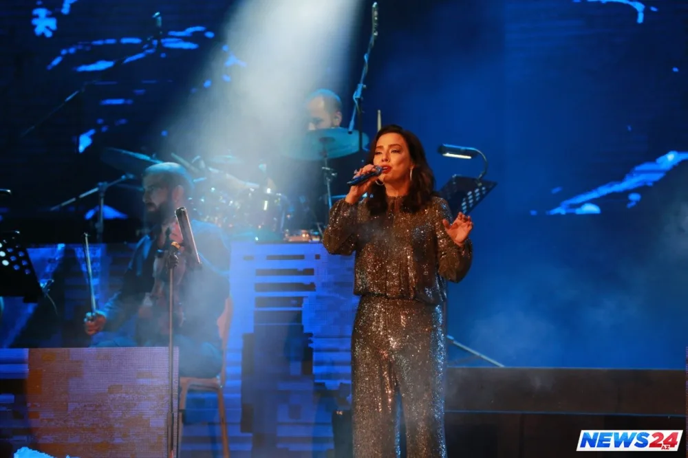 Ebru Gündeşin Bakı konsertindən - FOTOLAR