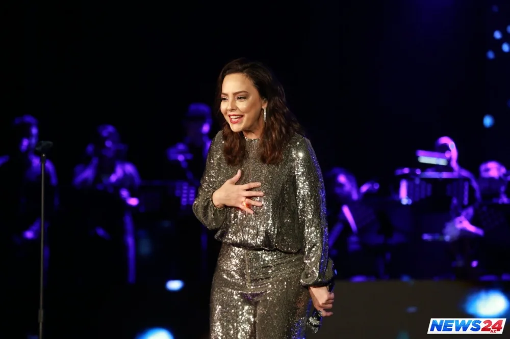 Ebru Gündeşin Bakı konsertindən - FOTOLAR
