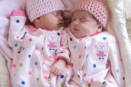 Azərbaycanda dəhşət: 2 körpə qız satışa çıxarıldı- VİDEO