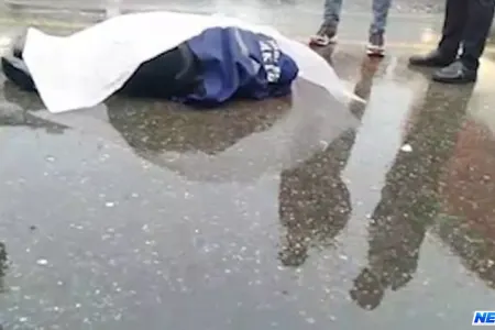 Daha bir süpürgəçini maşın vurub öldürdü - VİDEO