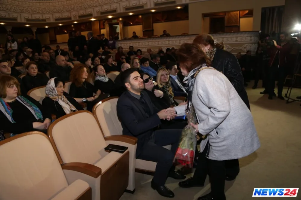 Xalq artisti Amaliya Pənahova ilə vida mərasimi keçirilir - FOTOLAR