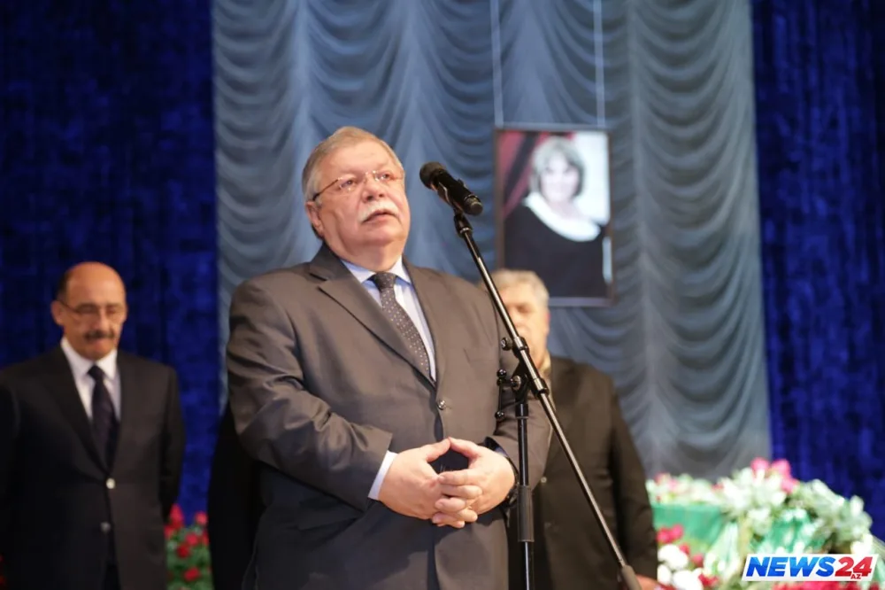 Xalq artisti Amaliya Pənahova ilə vida mərasimi keçirilir - FOTOLAR