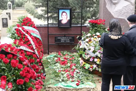 Xalq artisti Amaliya Pənahova dəfn edildi - FOTOLAR - VİDEO