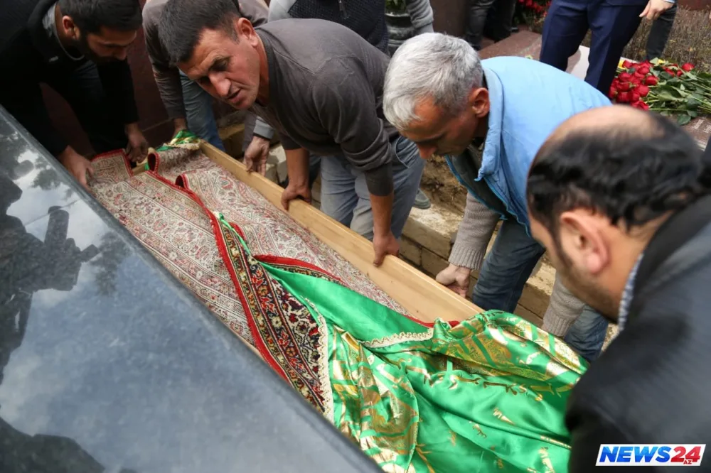 Xalq artisti Amaliya Pənahova dəfn edildi - FOTOLAR - VİDEO