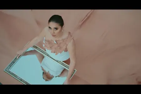 Güzgülər, saatlar, lampalar və Damlalar... - VİDEO