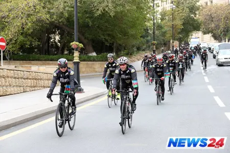 Mədət Quliyev Dövlət Bayrağı gününə həsr olunan veloyürüşdə - FOTOLAR