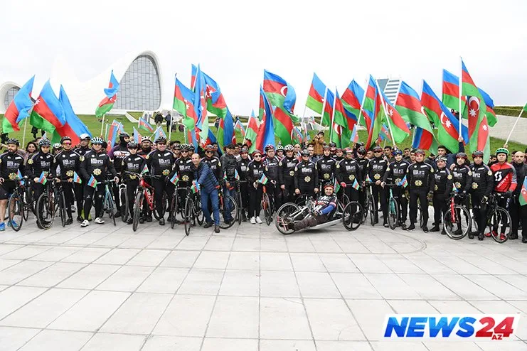 Mədət Quliyev Dövlət Bayrağı gününə həsr olunan veloyürüşdə - FOTOLAR