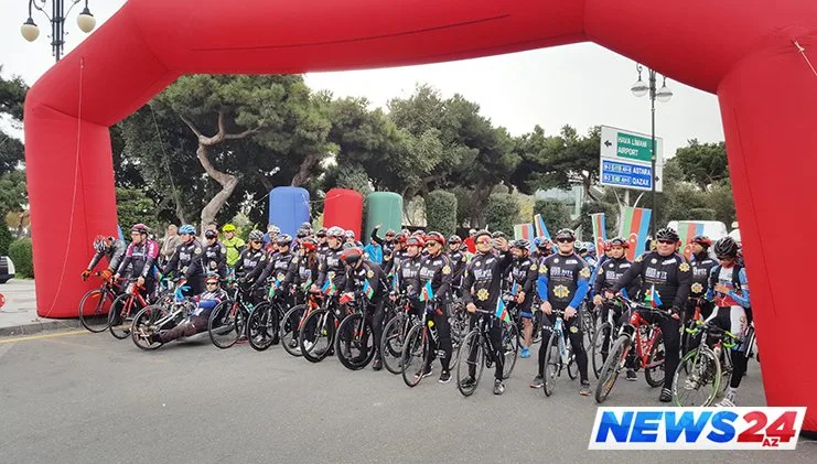 Mədət Quliyev Dövlət Bayrağı gününə həsr olunan veloyürüşdə - FOTOLAR