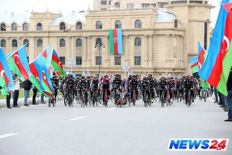 Mədət Quliyev Dövlət Bayrağı gününə həsr olunan veloyürüşdə - FOTOLAR