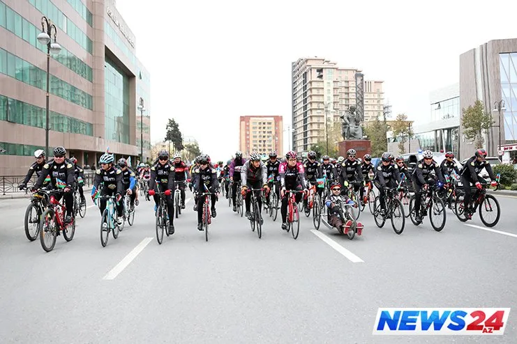 Mədət Quliyev Dövlət Bayrağı gününə həsr olunan veloyürüşdə - FOTOLAR