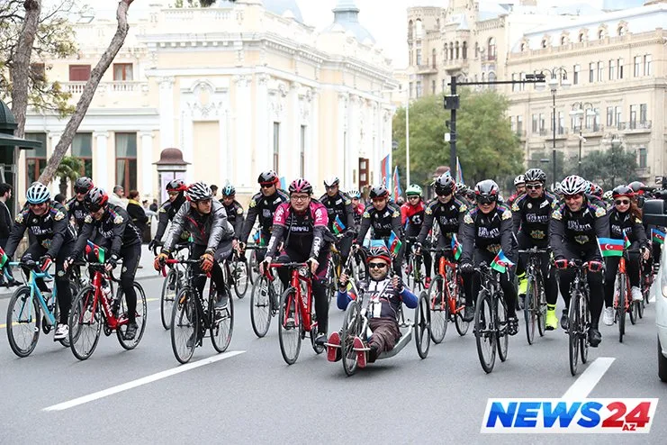 Mədət Quliyev Dövlət Bayrağı gününə həsr olunan veloyürüşdə - FOTOLAR