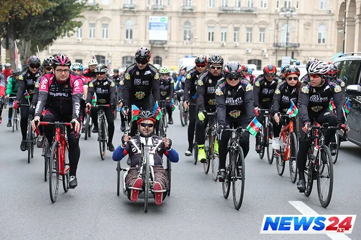 Mədət Quliyev Dövlət Bayrağı gününə həsr olunan veloyürüşdə - FOTOLAR