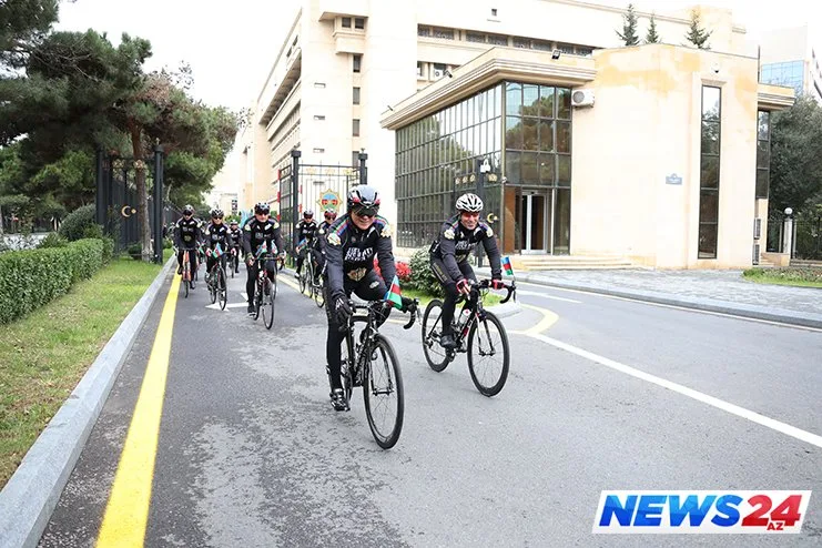Mədət Quliyev Dövlət Bayrağı gününə həsr olunan veloyürüşdə - FOTOLAR