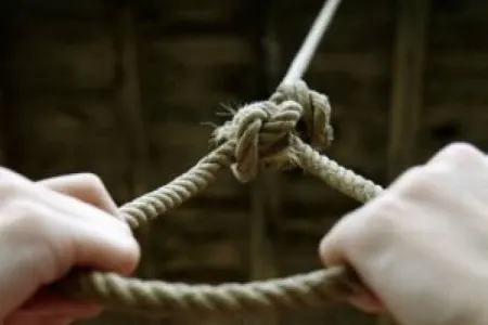 Bərdədə 60 yaşlı kişi intihar edib- FOTO