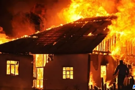 Evdə yanaraq ölən uşaqların FOTOLARI