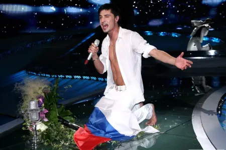 “Eurovision” təmsilçisi əməkdar artist oldu – VİDEO