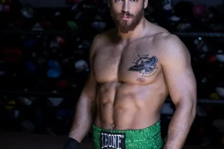 Tele-aparıcı meylini bu türk aktyoruna salıb