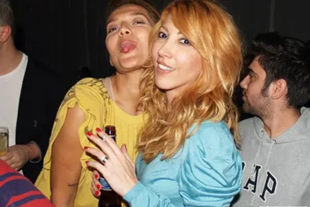 Hande Yenerlə Demet Akalın 11 ildən sonra ağ bayraq qaldırdılar