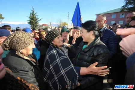 Gürcüstan prezidentliniyə namizəd azərbaycanlıların yaşadığı kəndin problemləri ilə maraqlanıb