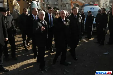 Kəmaləddin Heydərov Gəncədə partlayış baş verən binada - Fotolar