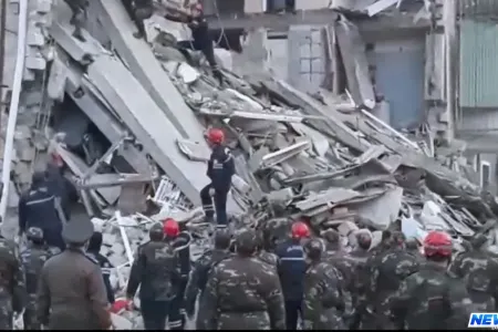 FHN yaralı hərbçini dağıntılar altından belə çıxardı – VİDEO