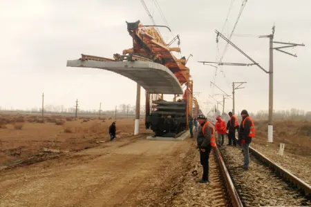 Yevlax stansiyasında yeni yoldəyişənlər quraşdırılır - FOTO