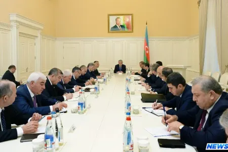 Nazirlər Kabinetində qaçqınların və məcburi köçkünlərin problemlərinin həllinə dair iclas keçirilib