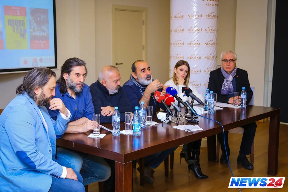 Türkiyəli məşhur aktyorlar “IV. Türk Filmləri Həftəsi”nin mətbuat konfransında - FOTOLAR - VİDEO