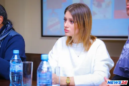 Gizem Karaca: "Böyük rəqabət var. Hər kəs aktrisa olmaq istəyir" - VİDEO