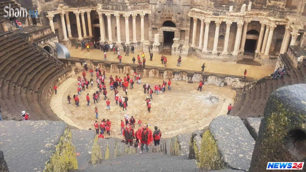 Suriyanın Busra antik teatrı 8 ildən sonra ziyarətçilərin üzünə açılıb - FOTOLAR