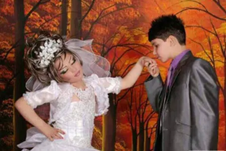 8 yaşlı qızı 10 yaşlı oğlana ərə verdilər - VİDEO