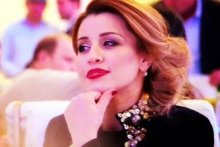 Əməkdar artist evinin önündə GÜLLƏLƏNDİ