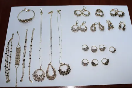 Azərbaycana külli miqdarda zərgərlik məmulatının qanunsuz keçirilməsininin qarşısı alınıb