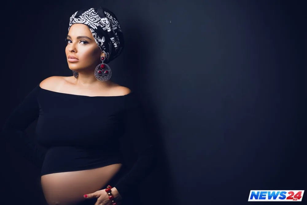 Ana olan müğənniyə həyat yoldaşı avtomobil bağışladı - FOTOLAR