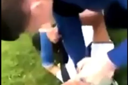 Məktəbdə suriyalı uşağa qarşı vəhşilik - VİDEO