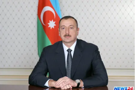 Prezident İlham Əliyev xalq rəssamı Tahir Salahovu təbrik edib - FOTO