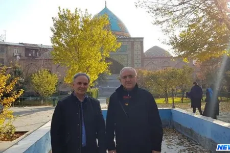 Azərbaycanlı deputatlar Yerevanda məsciddə - FOTO