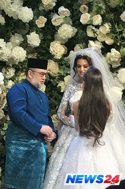 Gözəllik müsabiqəsinin qalibi Malayziya kralına ərə getdi - FOTOLAR