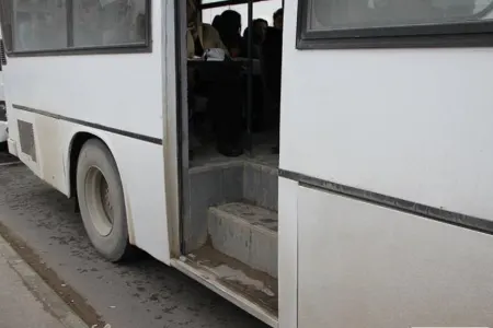 Bakıda avtobusu asta sürdüyü üçün sürücünü döydülər - Sərnişinlər yolda qaldı