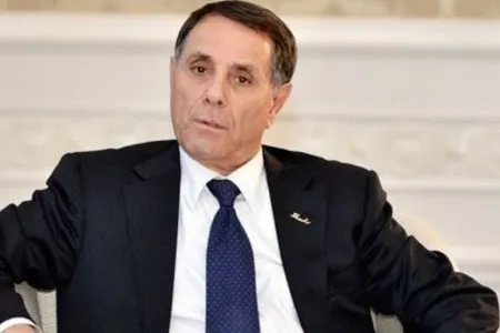 Baş nazir aparat rəhbərini işdən çıxartdı