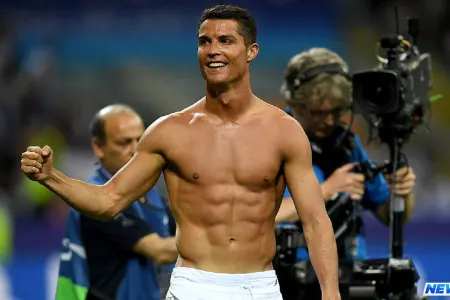 "Ronaldo qadın kimidi, ona aşiq olmuşam"