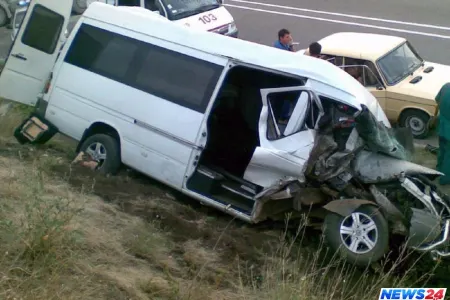 Salyanda sərnişin mikroavtobusu qəzaya düşüb, 5 nəfər xəsarət alıb