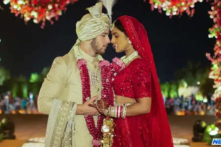 Hindistanlı məşhur aktrisanın toyundan ilk - FOTOLAR